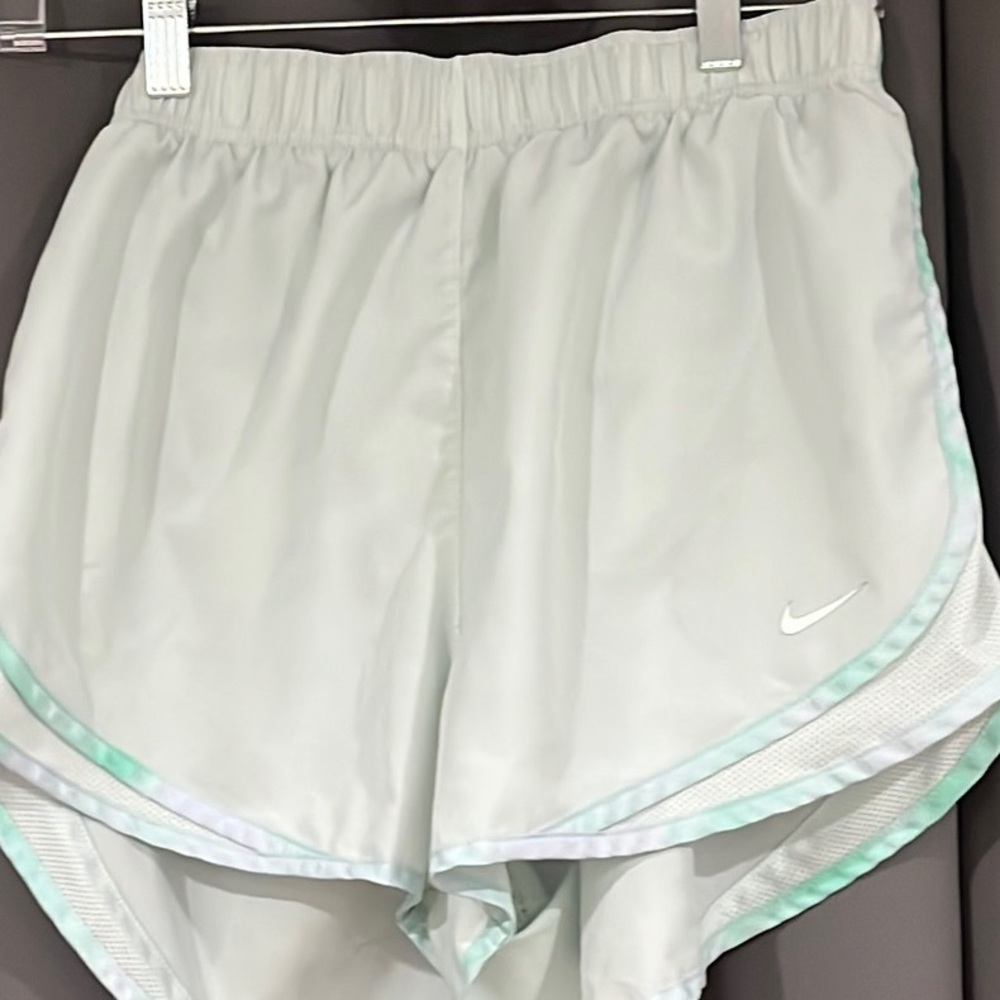 Nike Dry-Fit White Teal Athletic Running Shorts with Curved Hem - Size Large